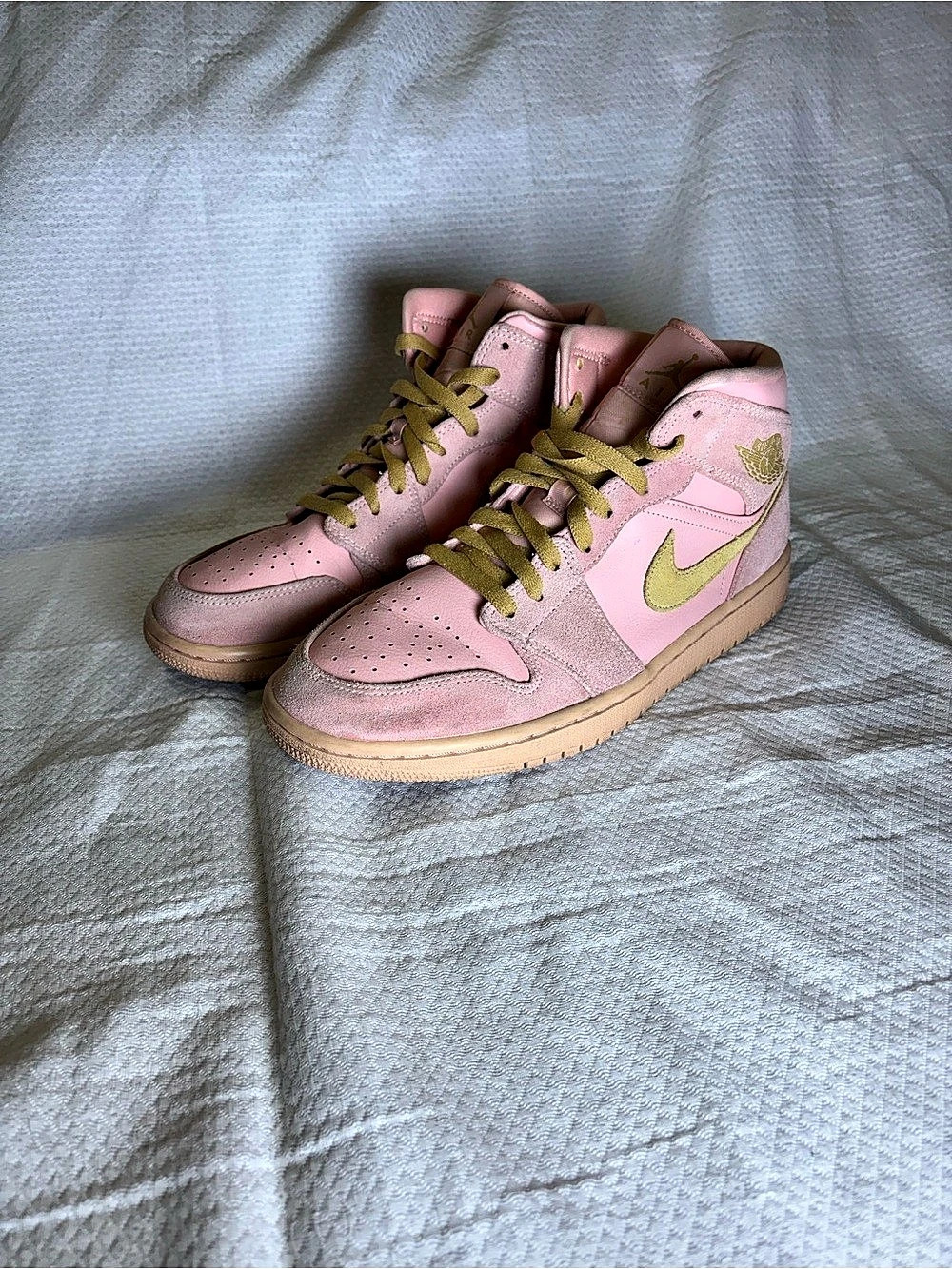 Jordan Air Jordan 1 Mid Coral Gold Sneakers Pink US 9.5 Men’s
